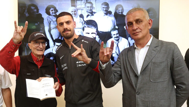 Merih Demiral: Bozkurt pozunu Aziz Sancar istedi