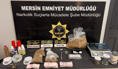 Mersin’de balkondan uyuşturucu atan kuşkulu dronla tespit edildi: 9 gözaltı