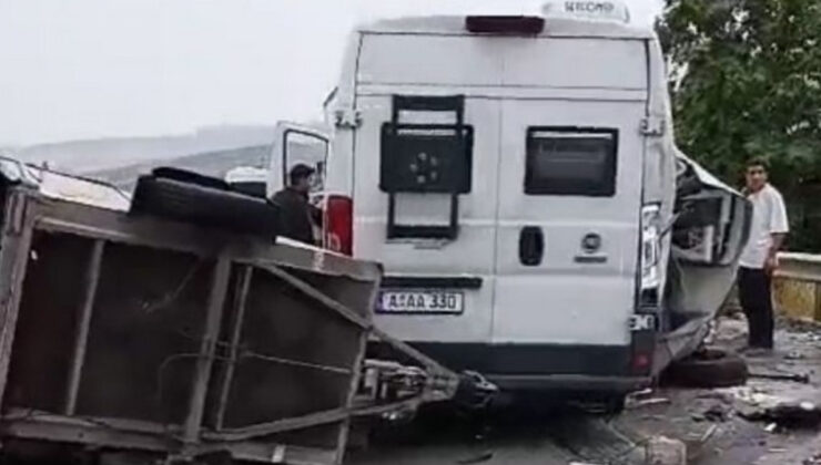Mersin’de karavan minibüsle kamyonet çarpıştı: 1 meyyit 1 yaralı