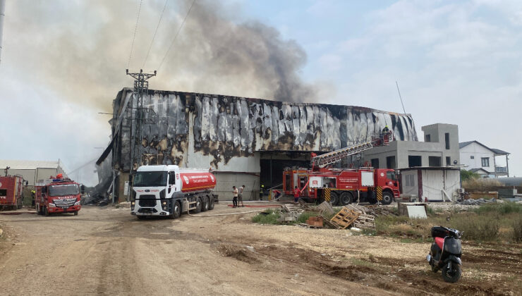 Mersin’de pamuk fabrikası deposunda yangın çıktı