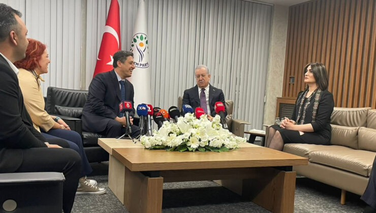 MHP-DEM Parti bayramlaşmasında “Demli çay” latifesi