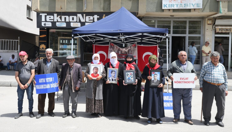 Muş’ta ailelerin evlat nöbeti DEM Parti binası önünde sürüyor