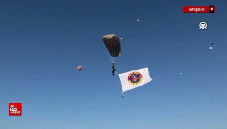 Nevşehir’de JÖAK timi sıcak hava balonundan paraşütle atladı