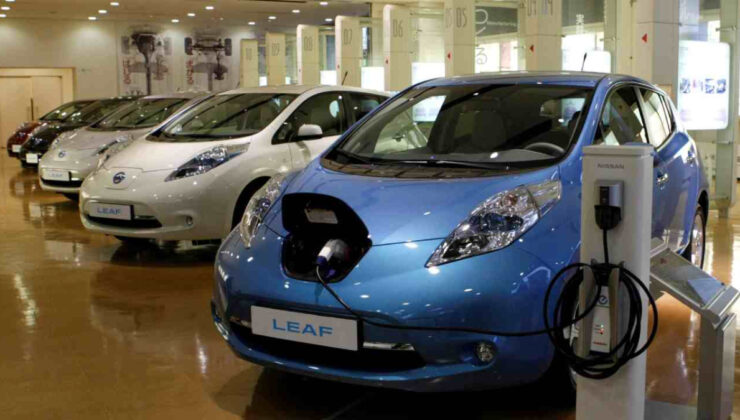 Nissan, yenilenen elektrikli Leaf modelini tanıttı