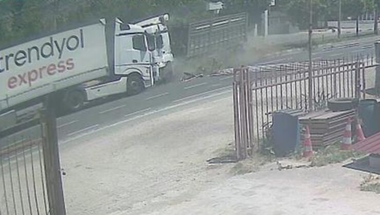 Sakarya’da 3 tırın karıştığı feci kazada 1 kişi can verdi