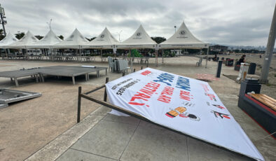 Samsun’da bilim fuarında öğrencilerin üzerine pankart düştü