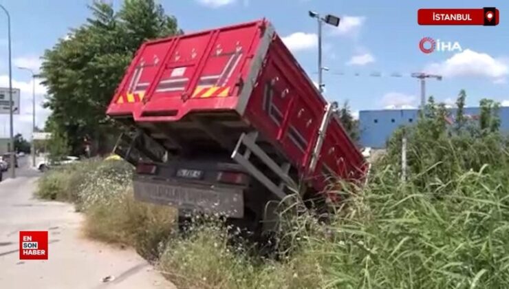 Sancaktepe’de kamyon ve cazip yol kenarına uçtu