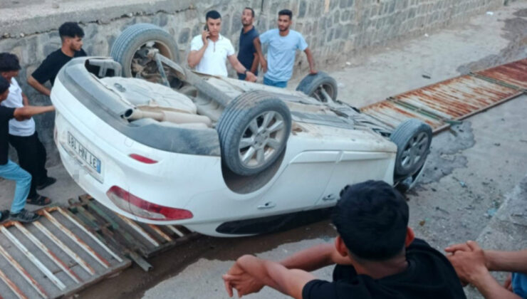 Şanlıurfa’da çocukların el frenini indirdiği araba tahliye kanalına uçtu