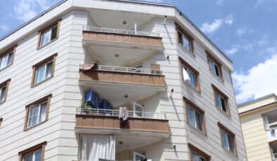 Siirt’te 5. kattan arabanın üzerine düşen 1,5 yaşındaki çocuk hayata tutundu