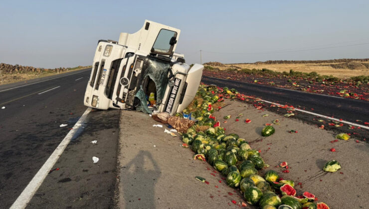 Şırnak’ta karpuz yüklü tır devrildi: Sürücü ağır yaralı