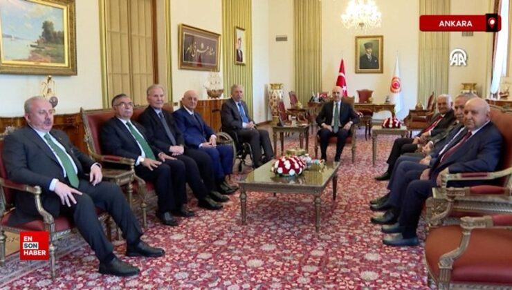 TBMM Başkanı Kurtulmuş, eski Meclis liderleriyle bir ortaya geldi