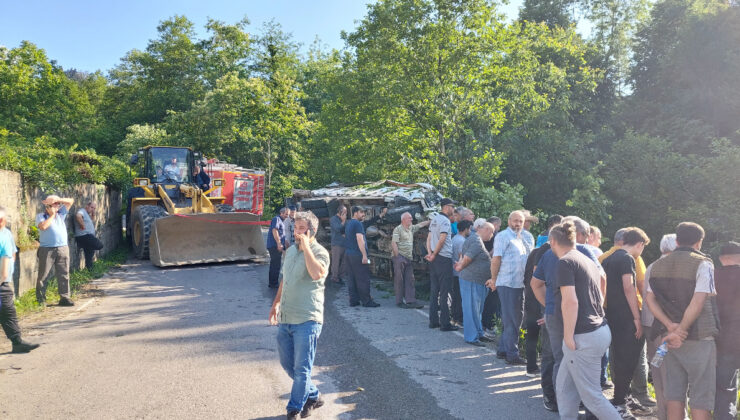 Trabzon’daki kazada çay yüklü kamyonet devrildi