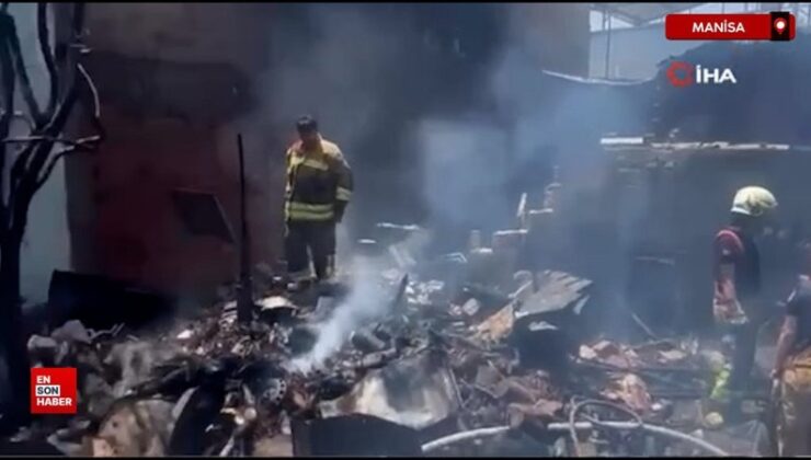 Turgutlu’da elektrik tesisatından çıkan yangında 2 mesken küle döndü