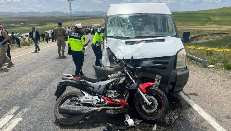 Van’da motosiklet ile minibüs çarpıştı: 2 meyyit