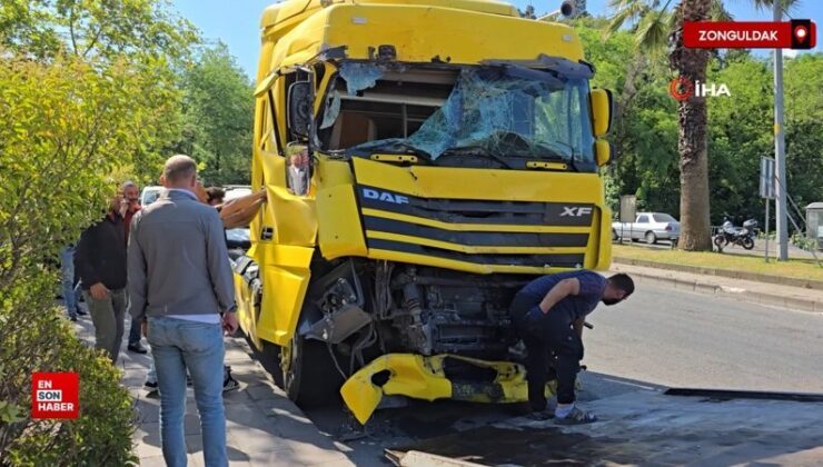 Zonguldak’ta devrilen tır toplumsal tesise girdi