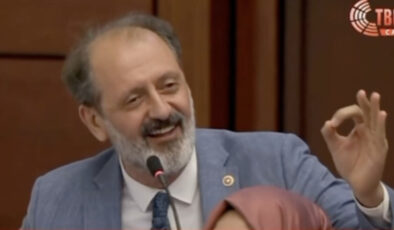 AK Partili Yücel Arzen Hacıoğulları, Leman’a reaksiyon olarak TBMM’de salavat getirdi