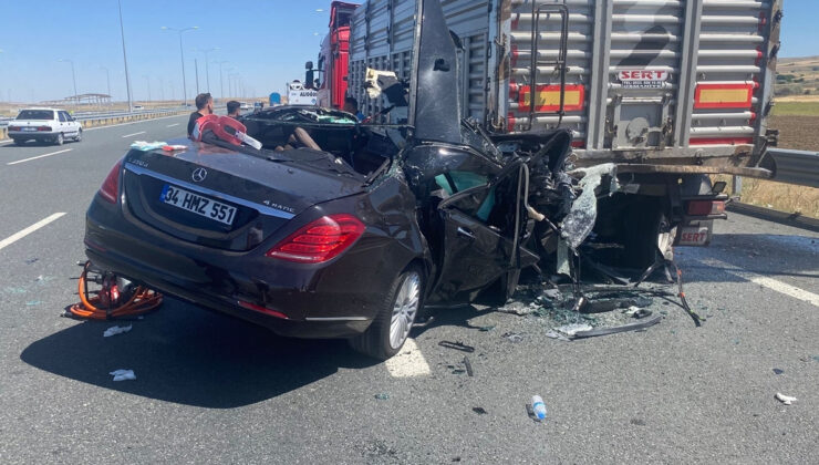 Aksaray’da araba, park halindeki tıra çarptı: 2 meyyit