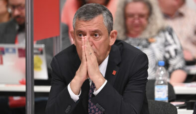 Almanya’da SPD Kongresi’ne katılan Özgür Özel’in fikirli halleri