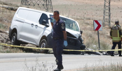 Ankara’da hafif ticari araçla araba çarpıştı: 1 meyyit, 1 yaralı