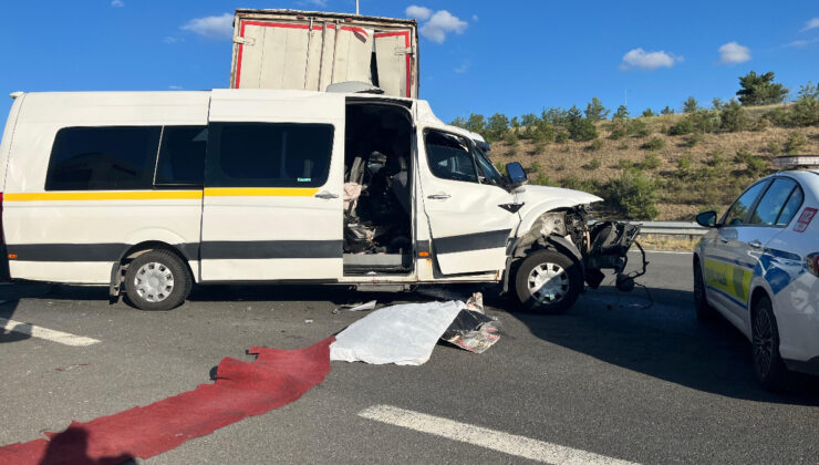 Ankara’da servis minibüsü kamyona çarptı: 1 meyyit 5 yaralı