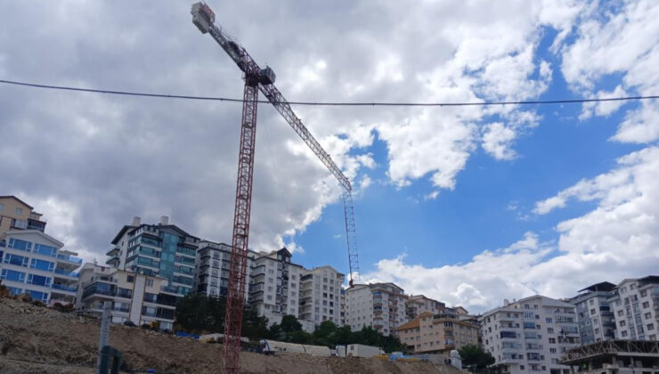 Ankara’da yük zincirinden kopan çengel, inşaat personelinin üzerine düştü