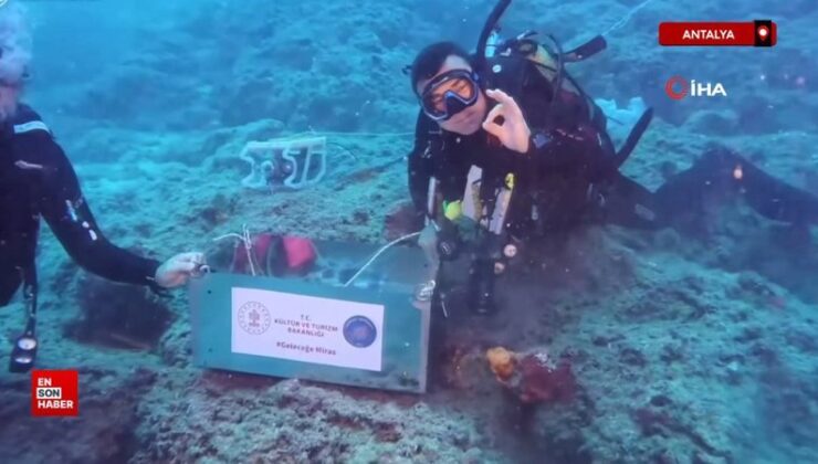 Antalya’da Bakan Ersoy, Akdeniz’in 2 bin yıllık su altı hazinesine dalış yaptı