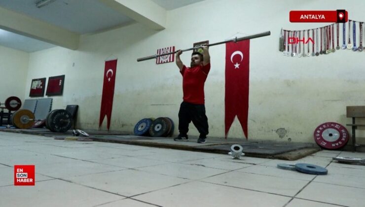 Antalya’da halterle hayatı değişti, artık gözü dünya şampiyonluğunda
