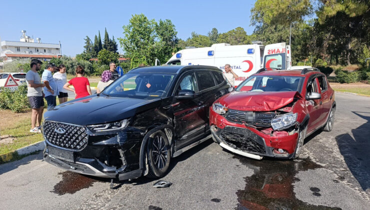 Antalya’da iki araba çarpıştı: 7 yaralı