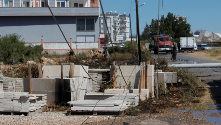 Antalya’da köpeğe çarpmamak için kaza yapıp yangına neden oldu