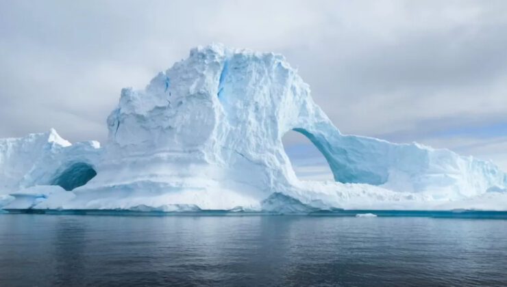 Antartika’da süratle eriyen buzullar dünyayı ısıtıyor