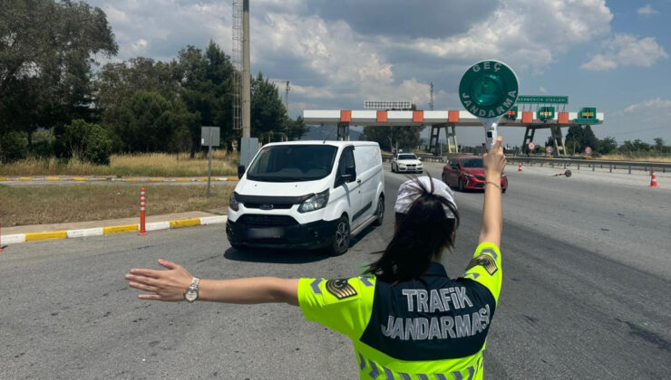 Aydın’da durdurulan araçta 5 sistemsiz göçmen yakalandı