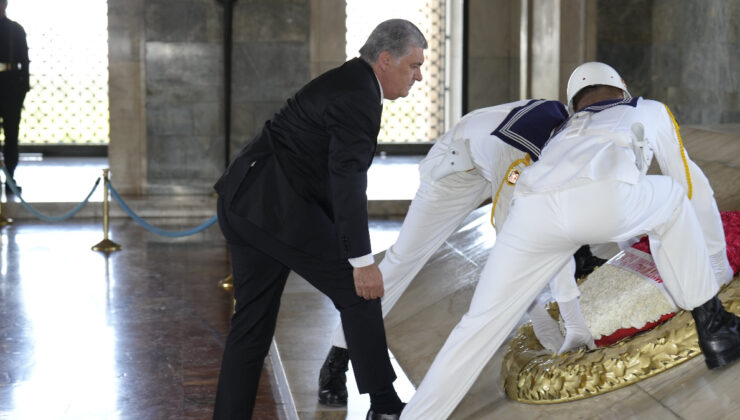 Beşiktaş’tan Anıtkabir’e ziyaret