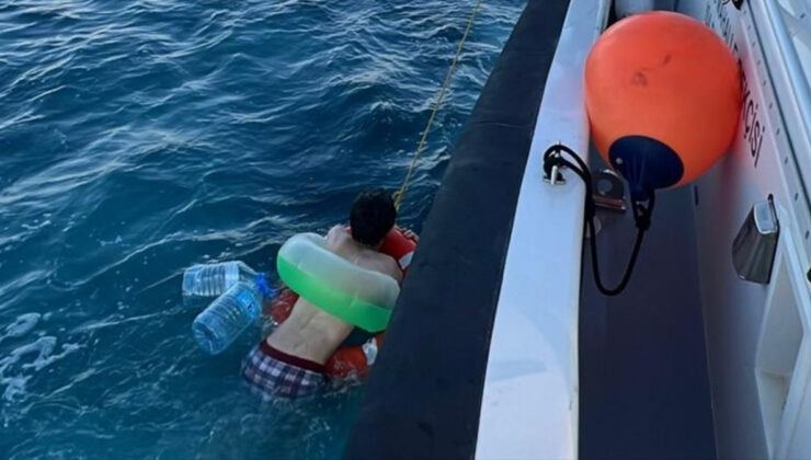 Bitlis’te Van Gölü açıklarına sürüklenen genci polis kurtardı