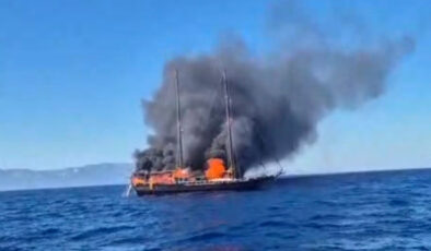 Bodrum’da endişe dolu anlar: Turistlerin bulunduğu gemi yanarak battı