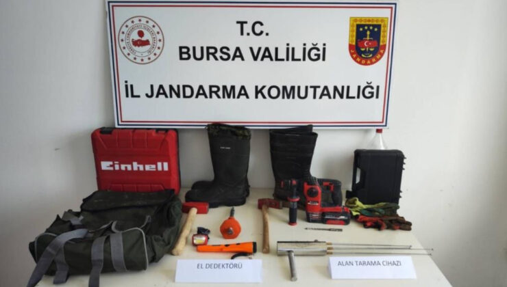 Bursa’da 2 kişi, kaçak hafriyat yaparken yakalandı