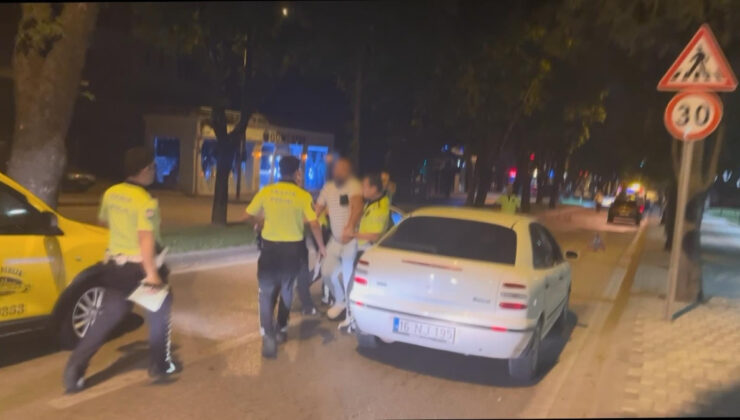Bursa’da alkollü şoför aracını polis takımının üzerine sürdü