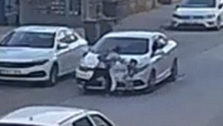 Bursa’da anne ve oğluna araba çarptı