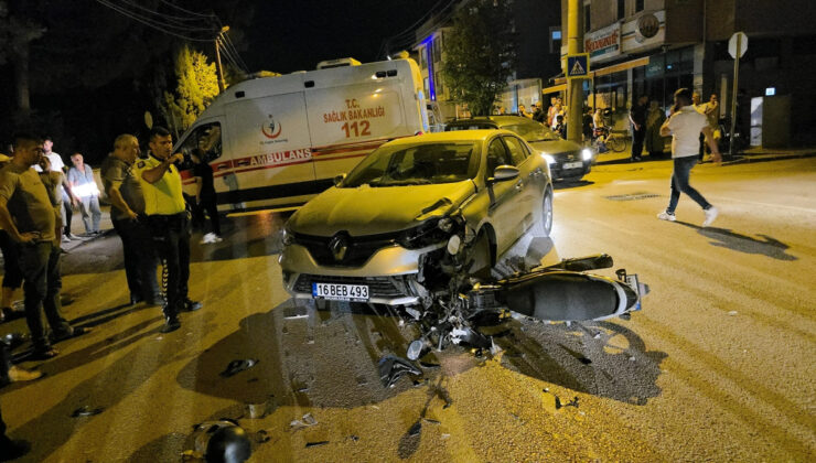 Bursa’da arabayla çarpışan motosikletin şoförü ağır yaralandı