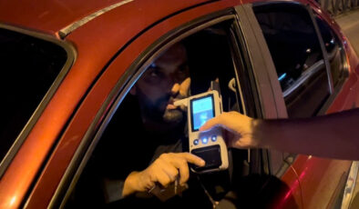 Bursa’da ehliyetini kaptıran alkollü şoför kendine bela okudu