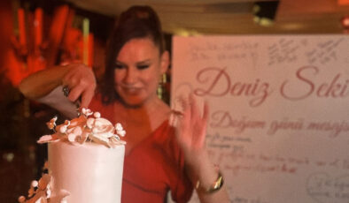 Deniz Seki yeni yaşını kutladı! 5 yıldır birlikte olduğu gizemli sevgilisiyle de yanında