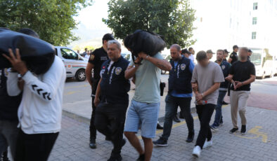 Denizli’de evvel eskort, sonra avukat olduklarını söyleyerek 11 milyon dolandırdılar