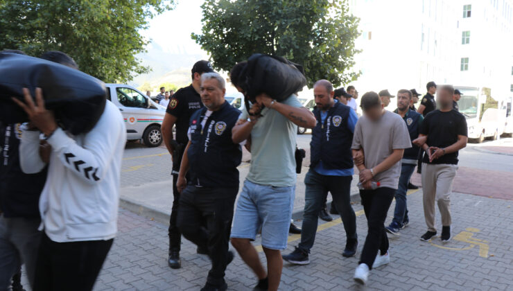 Denizli’de evvel eskort, sonra avukat olduklarını söyleyerek 11 milyon dolandırdılar