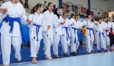 Diyarbakır’da karate turnuvasında madalya sevinci, halayla taçlandı