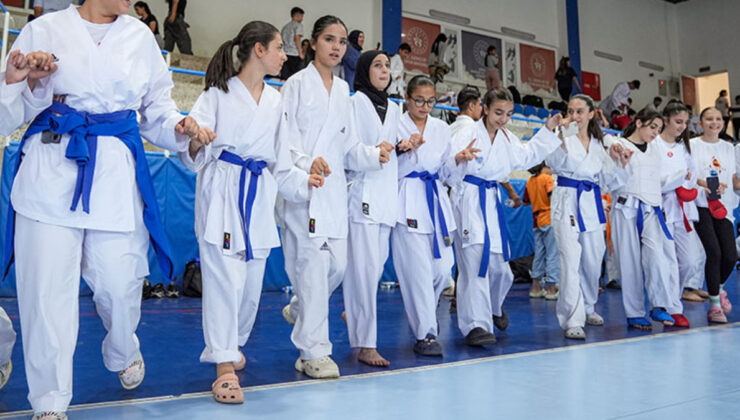 Diyarbakır’da karate turnuvasında madalya sevinci, halayla taçlandı