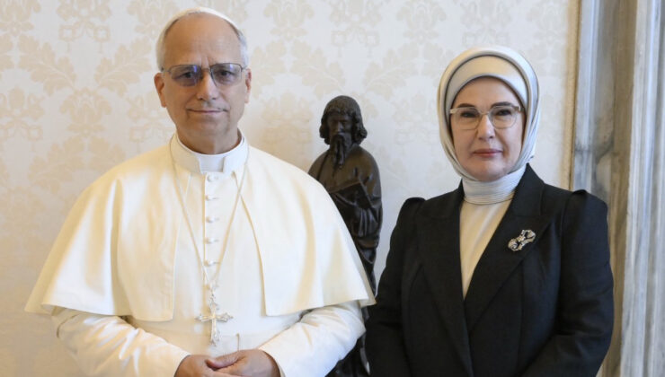 Emine Erdoğan, Papa 14. Leo ile bir ortaya geldi