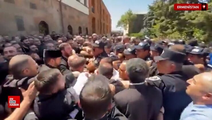Ermenistan’da Ermeni Apostolik Kilisesinin merkezine operasyon düzenlendi