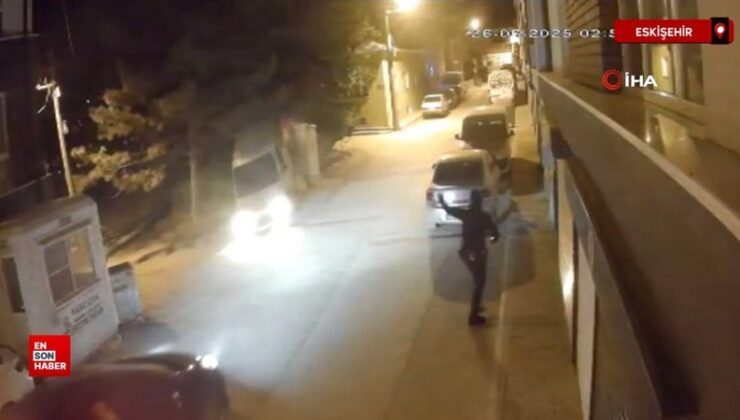 Eskişehir’de bekçiden kaçarken panoya çarptı