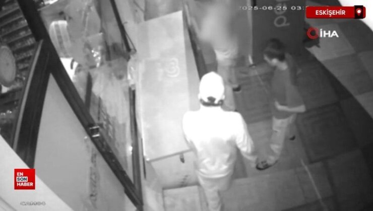 Eskişehir’de evvel dondurma sonra meşrubat dolabını açmaya çalıştılar