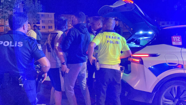 Eskişehir’de kazaya karışan arabanın alkollü yolcusu polise zorluk çıkarttı