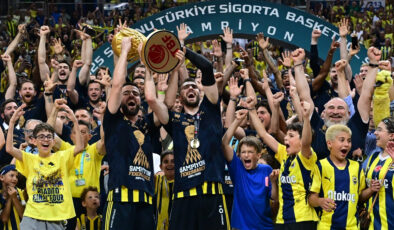Fenerbahçe, dönemde 84 maça çıktı 3 kupayı müzesine götürdü